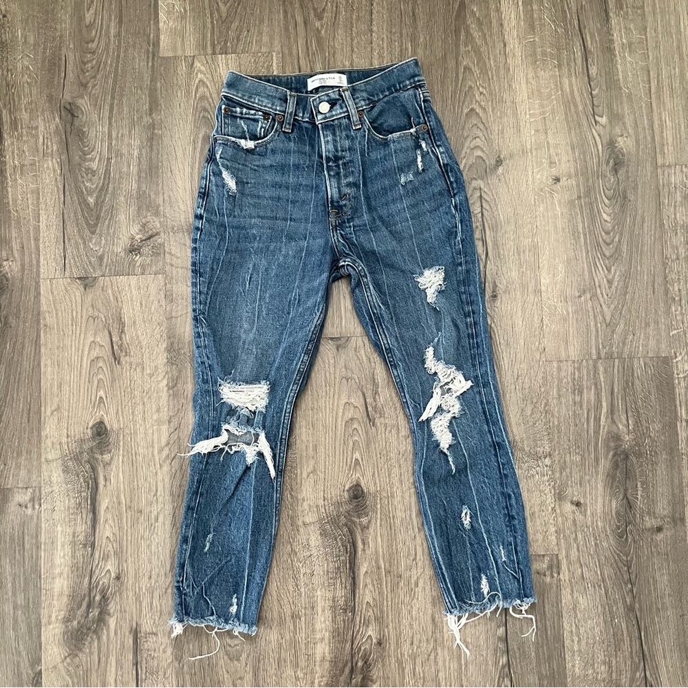 Abercrombie and Fitch The Mom High Rise Jeans